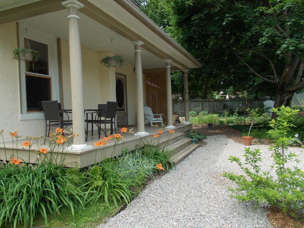 Absolute 1000 Islands Monthly Suites Gananoque Quarto foto